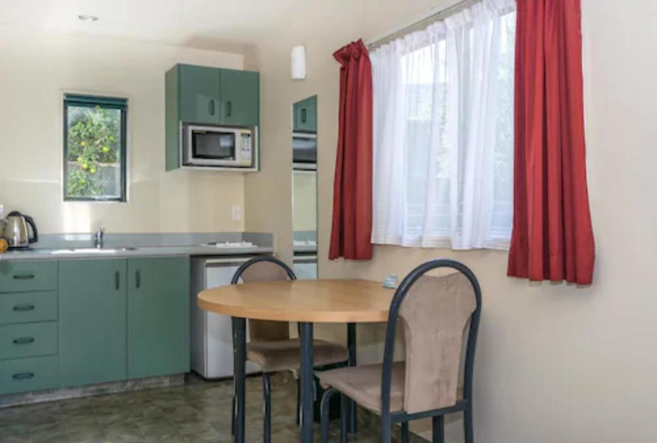 Ashleigh Court Motel 4*